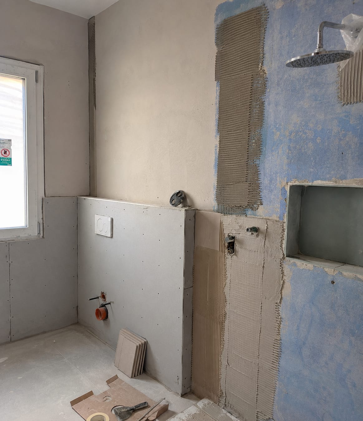 Bagno in fase di ristrutturazione prima dell'intervento idraulico